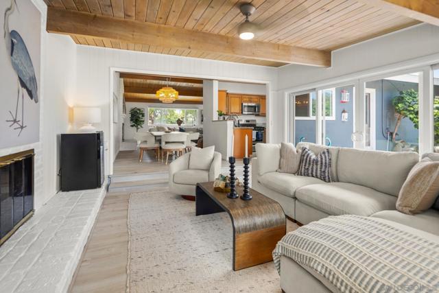 850 Coronado Ave, Coronado CA: https://media.crmls.org/mediaz/8cfd9aaa-f096-4263-bbe4-48d18153c527.jpg