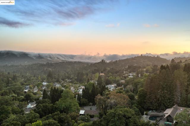 184 Lombardy Ln, Orinda CA: https://media.crmls.org/mediaz/8cfd9b51-918b-4470-bc8b-ee667c7db4e1.jpg