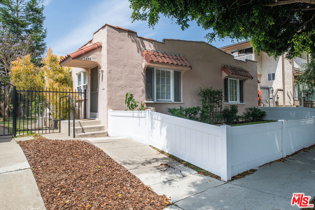 1852 9th Street