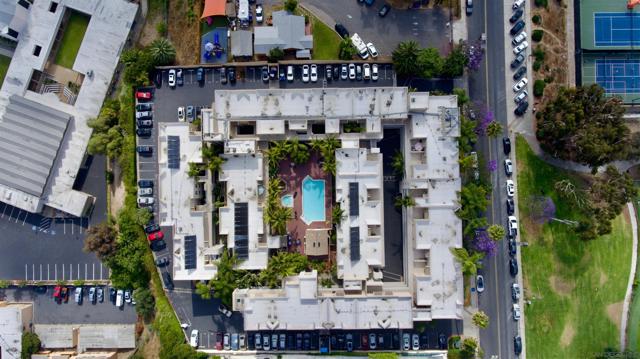 5252 Orange AVe, San Diego CA: https://media.crmls.org/mediaz/8cfdcecb-c3a5-4b61-bf31-0fae66c2952d.jpg