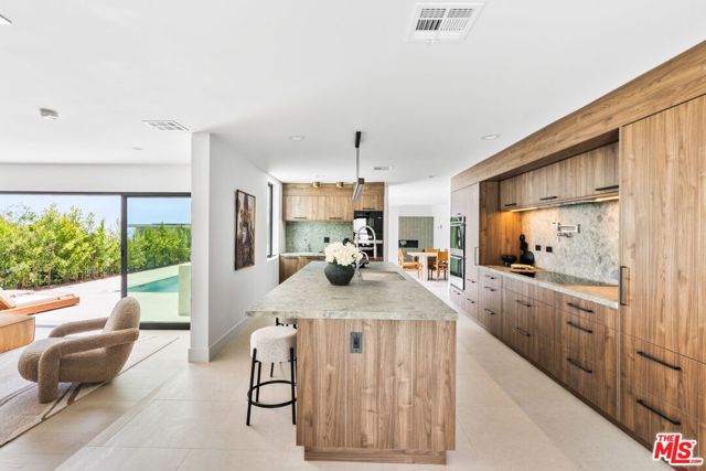 2380 Venus Drive, Los Angeles CA: https://media.crmls.org/mediaz/8cfe52b2-d3fa-408d-b540-3f51d28448bb.jpg
