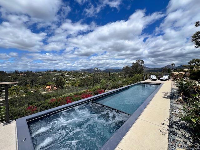 13495 Del Poniente Road, Poway CA: https://media.crmls.org/mediaz/8cfe694b-aaff-40d5-9a3f-9a558b5173e6.jpg