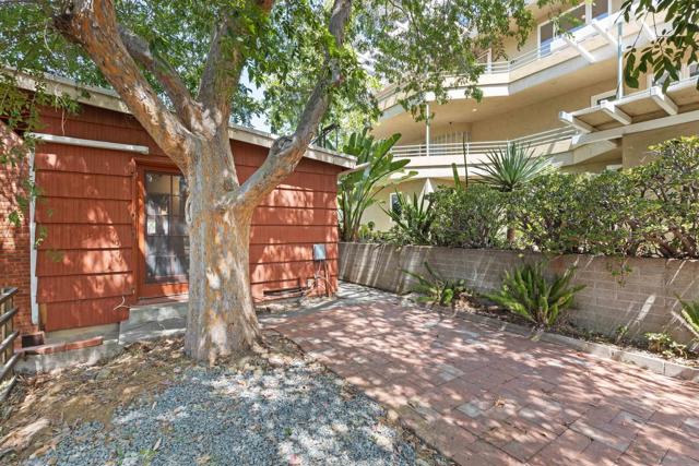 415 W Nutmeg St, San Diego CA: https://media.crmls.org/mediaz/8cfe70d8-1cae-48ef-b1c6-bd44f9a15e30.jpg