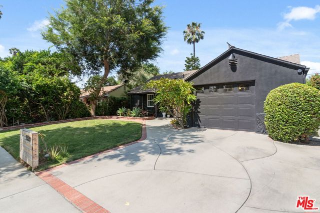 7339 Lasaine Avenue, Van Nuys CA: https://media.crmls.org/mediaz/8cfed105-b5c8-4d21-9ed3-ec3f117ad041.jpg