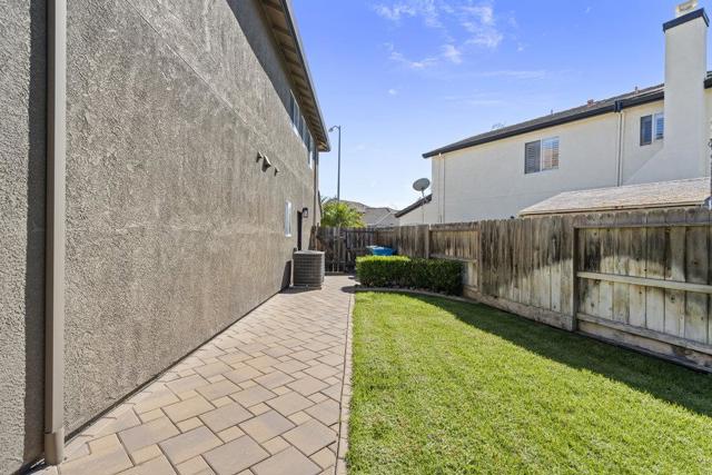 2230 Ventana Court, Hollister CA: https://media.crmls.org/mediaz/8cff138b-9e0b-42f1-b08d-88db5b67c595.jpg