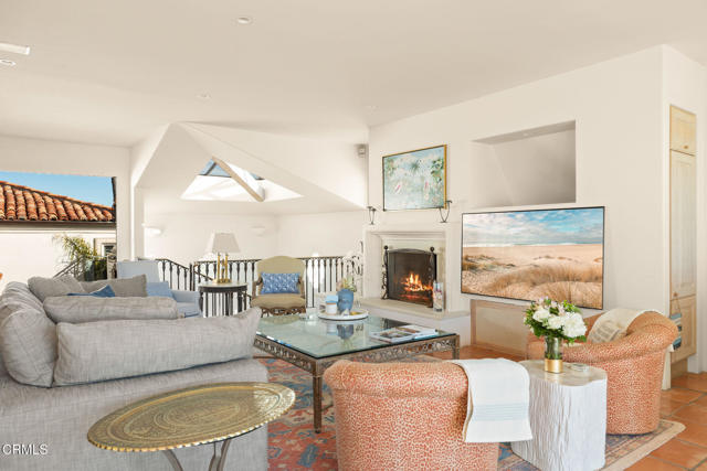 1571 Mandalay Beach Road, Oxnard CA: https://media.crmls.org/mediaz/8cff5a3f-674a-4716-be8d-33b448b8b344.jpg