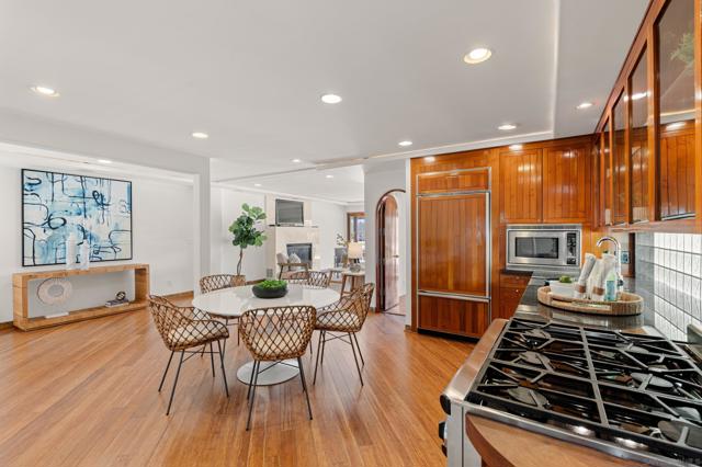 2617 Ocean Front Walk, San Diego CA: https://media.crmls.org/mediaz/8cffd4b0-b46d-40a9-ab18-21b977223b60.jpg