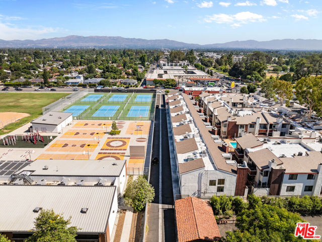 6323 Reseda Boulevard, Tarzana CA: https://media.crmls.org/mediaz/8cfff13f-e142-4e05-a5b1-160c46cd65dd.jpg