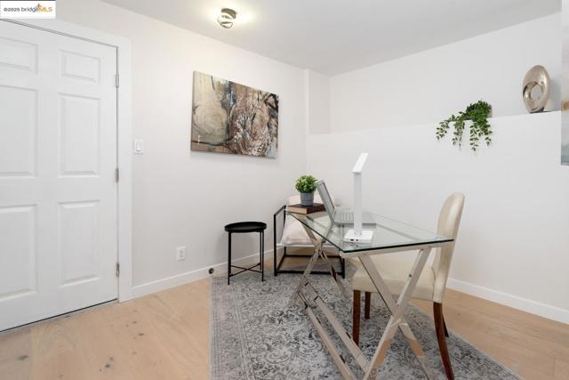 1515 Hampel St, Oakland CA: https://media.crmls.org/mediaz/8d00fa24-5126-4045-bf40-91159053755d.jpg