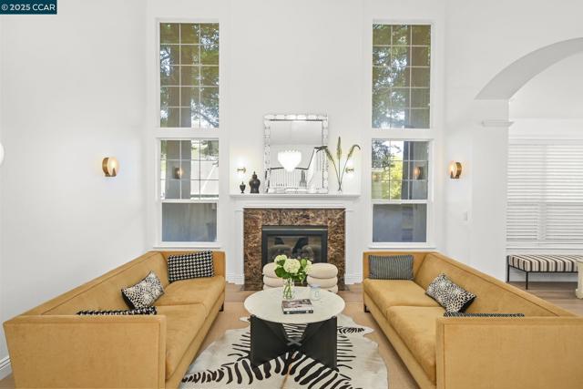 107 Leafield Rd, Danville CA: https://media.crmls.org/mediaz/8d011803-4430-4bbf-9855-42785aeef94e.jpg