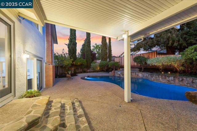 2551 Toltec Cir, San Ramon CA: https://media.crmls.org/mediaz/8d014856-21ef-44a4-9449-60ea1ef5d716.jpg