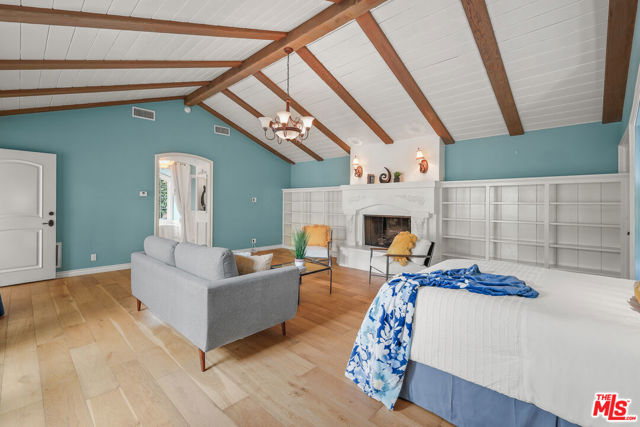 2005 Chilton Drive, Glendale CA: https://media.crmls.org/mediaz/8d0165fd-0d49-4808-8fb0-e71fd33d4e5b.jpg