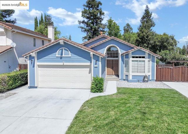 738 Valley Green Dr, Brentwood CA: https://media.crmls.org/mediaz/8d01a9d3-4c00-402e-abff-e6e98c1e4826.jpg