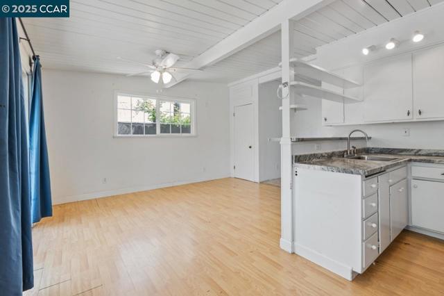 212 Towers Dr, Pacheco CA: https://media.crmls.org/mediaz/8d01caea-fc26-4e21-a920-2f842890f2da.jpg