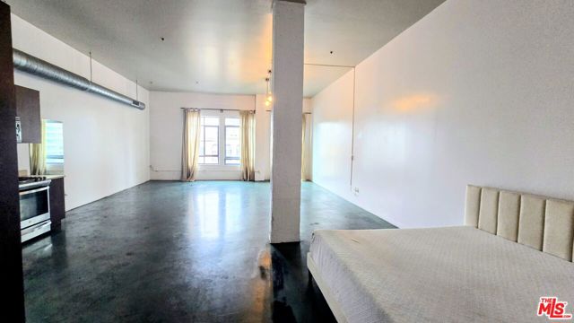 849 S Broadway, Los Angeles CA: https://media.crmls.org/mediaz/8d020474-b6b0-4ad5-85e7-cd281855edd4.jpg