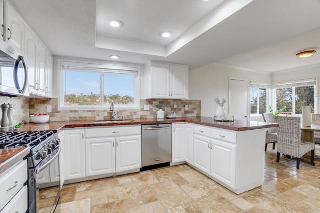 Detail Gallery Image 11 of 56 For 1782 Troy Ln, Oceanside,  CA 92054 - 3 Beds | 2 Baths