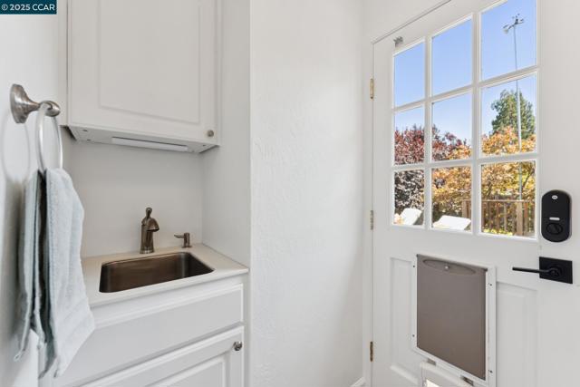 347 Valley View Rd, Pleasant Hill CA: https://media.crmls.org/mediaz/8d02f04b-be09-42ed-910a-258d09d4a026.jpg