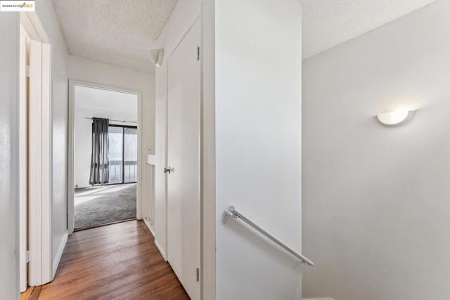 9663 Elmview, Oakland CA: https://media.crmls.org/mediaz/8d03355a-8a1a-44ca-a243-d0903de716cb.jpg