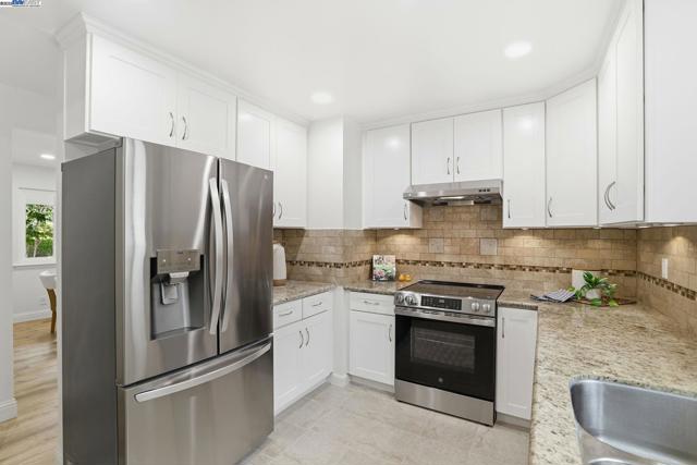 240 Carmelita Pl, Fremont CA: https://media.crmls.org/mediaz/8d03a57c-88ce-4a86-b44e-c527cfcacbab.jpg