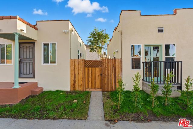 5200 S St Andrews Place, Los Angeles CA: https://media.crmls.org/mediaz/8d0479ff-fd27-4720-86f7-7272b03e4b40.jpg