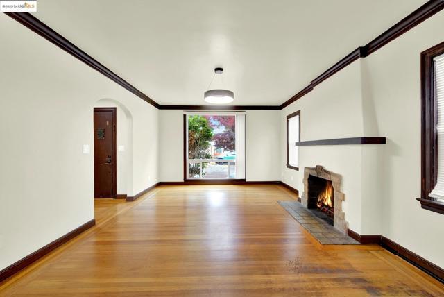 971 34Th St, Richmond CA: https://media.crmls.org/mediaz/8d04e41e-9bf0-4567-b6fe-18471d9c021b.jpg