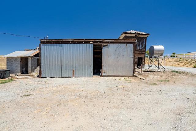 3000 Coppa Court, Hollister CA: https://media.crmls.org/mediaz/8d050990-1815-44bc-a0b3-02829de6f888.jpg