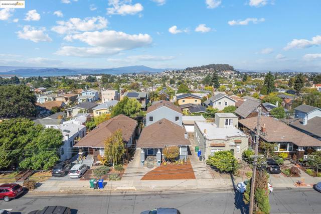 1026 Ventura Ave, Albany CA: https://media.crmls.org/mediaz/8d0515da-8a51-4b2e-8d92-2632b0362557.jpg