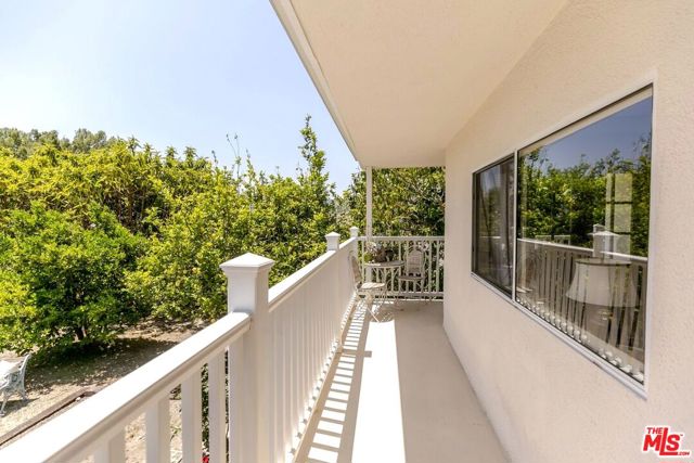 2916 Henrietta Avenue, La Crescenta CA: https://media.crmls.org/mediaz/8d05422f-ae0f-4983-9703-35cb5247a944.jpg