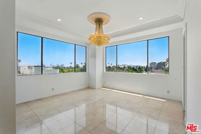 321 N Oakhurst Drive, Beverly Hills CA: https://media.crmls.org/mediaz/8d05cf93-5269-4981-963e-1407c8329fa7.jpg