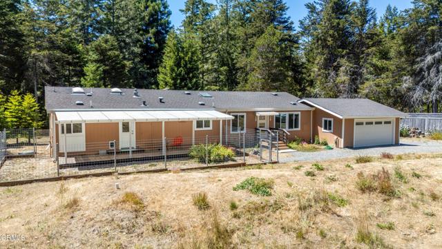 29331 Albion Ridge Road, Albion CA: https://media.crmls.org/mediaz/8d05ef01-a4dd-45b8-86ad-a116091ae0dd.jpg