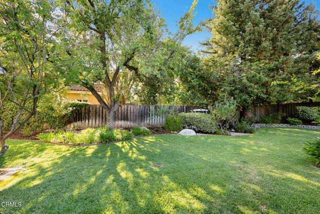 4929 Oakwood Avenue, La Canada Flintridge CA: https://media.crmls.org/mediaz/8d065620-1d5d-454e-80c9-a114a43b1a8d.jpg