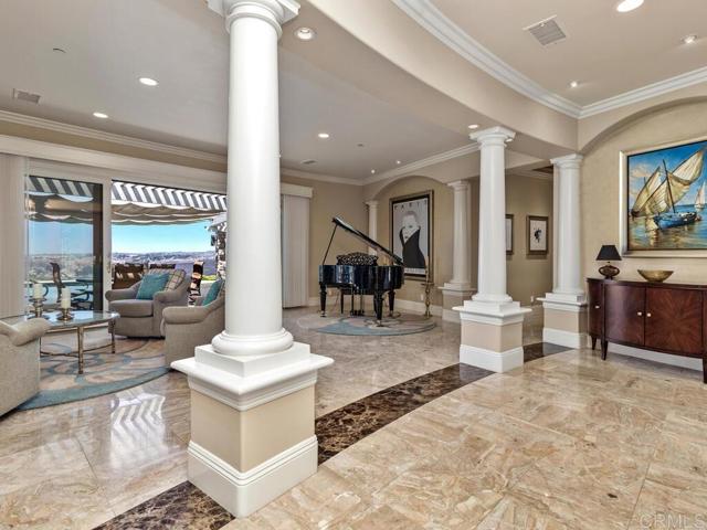 6095 Lake Vista Drive, Bonsall CA: https://media.crmls.org/mediaz/8d06712e-f6f8-42af-acc3-18675e414818.jpg