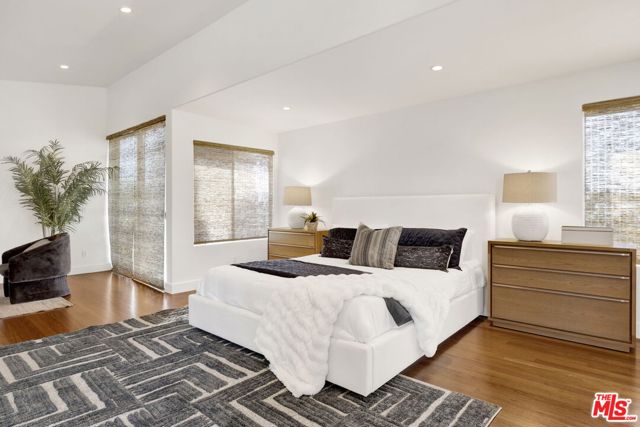 2336 Boone Avenue, Venice CA: https://media.crmls.org/mediaz/8d06e165-fd64-4390-b5b7-1fadc5d5e23e.jpg
