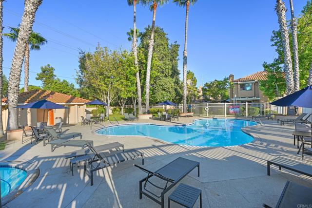 7727 Caminito Monarca, Carlsbad CA: https://media.crmls.org/mediaz/8d072442-c519-4bbb-9e88-70d75e9ebe3e.jpg