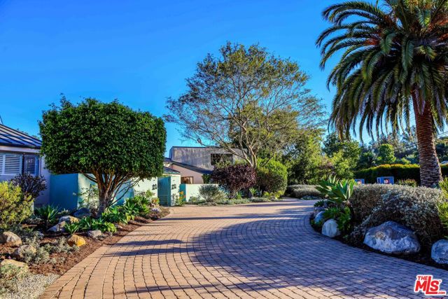 520 Barker Pass Road, Santa Barbara CA: https://media.crmls.org/mediaz/8d07d12b-30dc-414b-998a-50d1a81e45fd.jpg