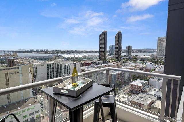 575 6th Avenue, San Diego CA: https://media.crmls.org/mediaz/8d07f630-23cf-457a-a710-9015c666fa29.jpg