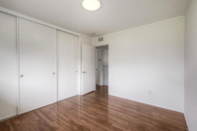 1639 Tamarack Avenue, Carlsbad CA: https://media.crmls.org/mediaz/8d07f741-830a-4f05-b131-e2d64fe4ed0f.jpg