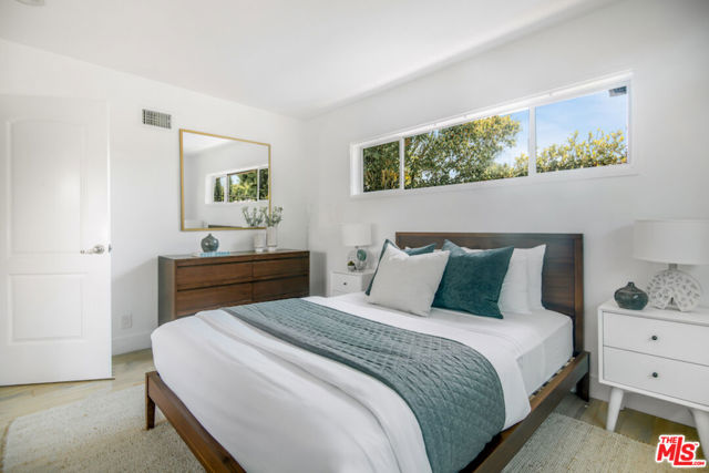2700 Carmar Drive, Los Angeles CA: https://media.crmls.org/mediaz/8d080315-fe23-4b36-b18f-404b3b716402.jpg