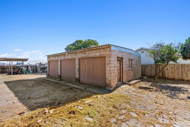 2022 Hitchcock Road, Salinas CA: https://media.crmls.org/mediaz/8d085442-ec76-4faa-a446-c6d620f37376.jpg