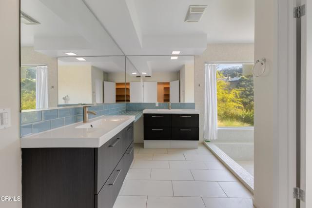 2657 Zorada Drive, Los Angeles CA: https://media.crmls.org/mediaz/8d086763-e59e-4e3f-94cf-c62392c17148.jpg