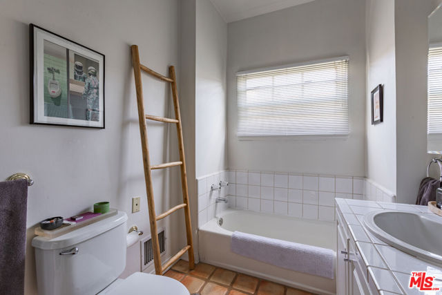 9660 W Olympic Boulevard, Beverly Hills CA: https://media.crmls.org/mediaz/8d089fde-b7db-45cd-99a9-f2f8edb553dd.jpg