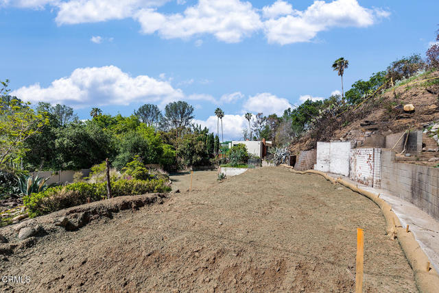 2115 Pinecrest Dr, Altadena CA: https://media.crmls.org/mediaz/8d08b0a0-b98a-4f73-8640-abbdb92f491a.jpg
