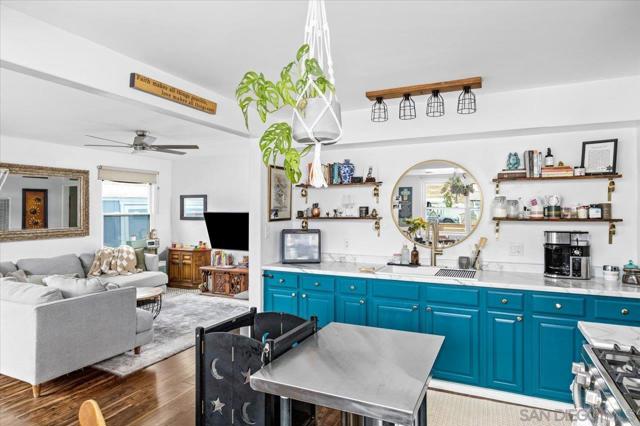 6212 Streamview Dr, San Diego CA: https://media.crmls.org/mediaz/8d08e94b-88a0-4b07-9ccc-6493c36f5e90.jpg