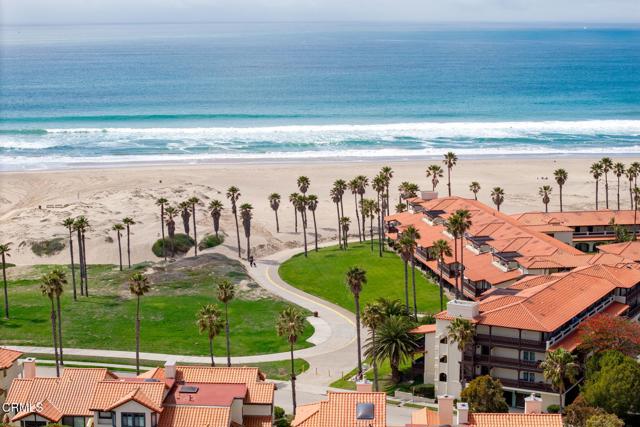 2206 Martinique Lane, Oxnard CA: https://media.crmls.org/mediaz/8d0a0bc3-4789-4f2d-a1a4-c3c3666fb5aa.jpg