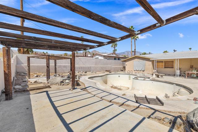 38280 Chuperosa Lane, Cathedral City CA: https://media.crmls.org/mediaz/8d0a1460-7a4e-4979-90e4-c08f2be906d9.jpg
