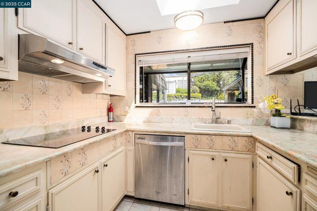 5955 Ralston Ave, Richmond CA: https://media.crmls.org/mediaz/8d0ae526-785c-43bf-af38-da5a91129172.jpg