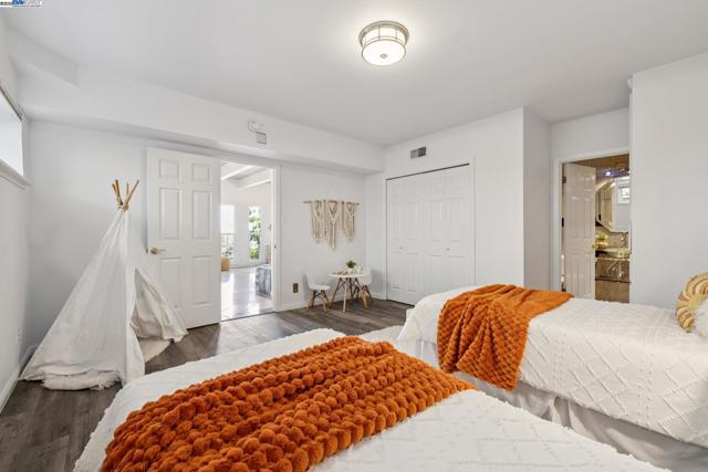 2140 Pullman Ave, Belmont CA: https://media.crmls.org/mediaz/8d0aee43-5c24-4740-8485-bae5495a7a30.jpg