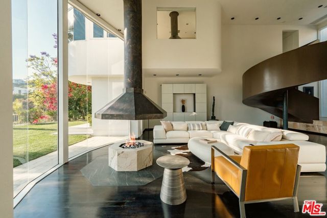 2029 Mount Olympus Drive, Los Angeles CA: https://media.crmls.org/mediaz/8d0c489c-5bb1-482b-921c-c008d8f3e14a.jpg