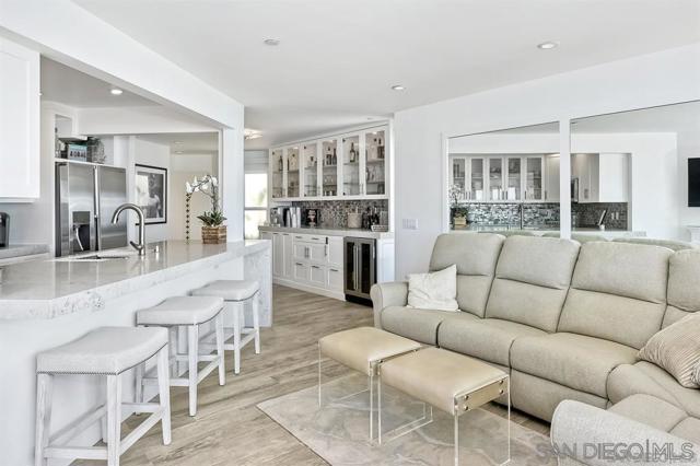 4465 Ocean Blvd, San Diego CA: https://media.crmls.org/mediaz/8d0c5399-eca9-4962-800c-2e608dd75f10.jpg