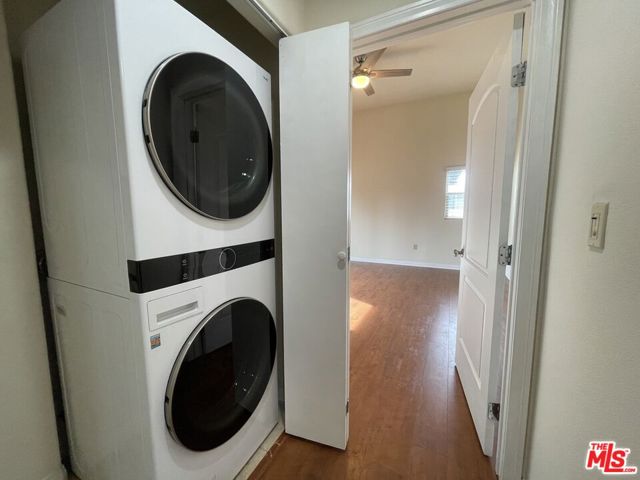 15024 Magnolia Boulevard, Sherman Oaks CA: https://media.crmls.org/mediaz/8d0c6ce2-aa7f-4cd7-be52-be479bd150be.jpg